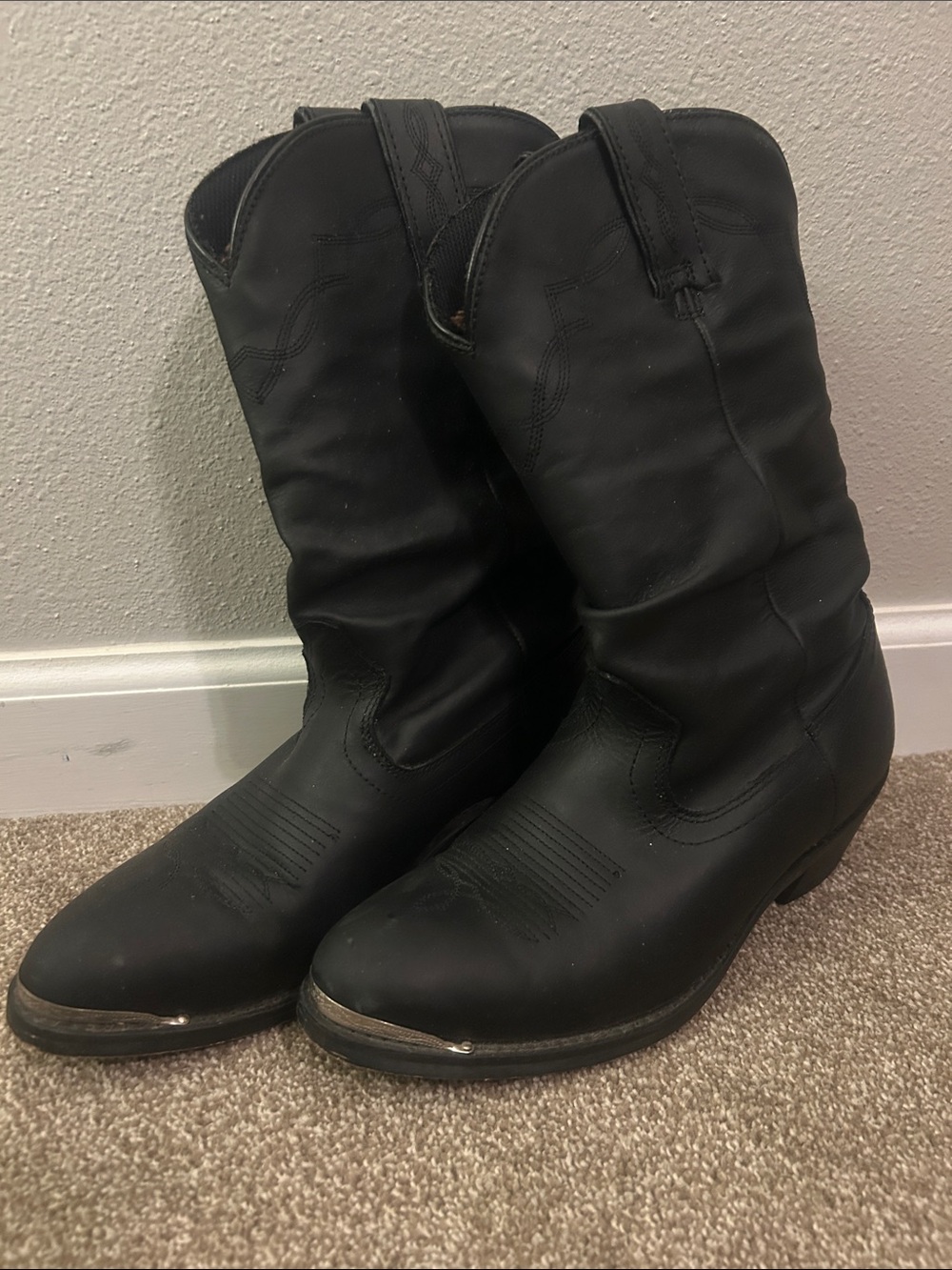Shyanne Slouchy black western boots (women’s size 8)